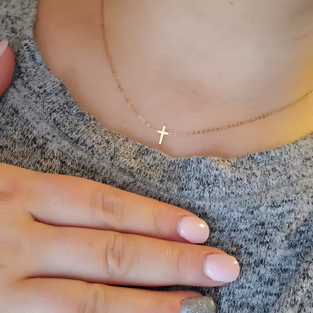 Minimalist 18K Gold Plated Tiny Chain Cross Necklace Jewelry Dainty Women Stainless Steel Sideways Cross Pendant Necklace