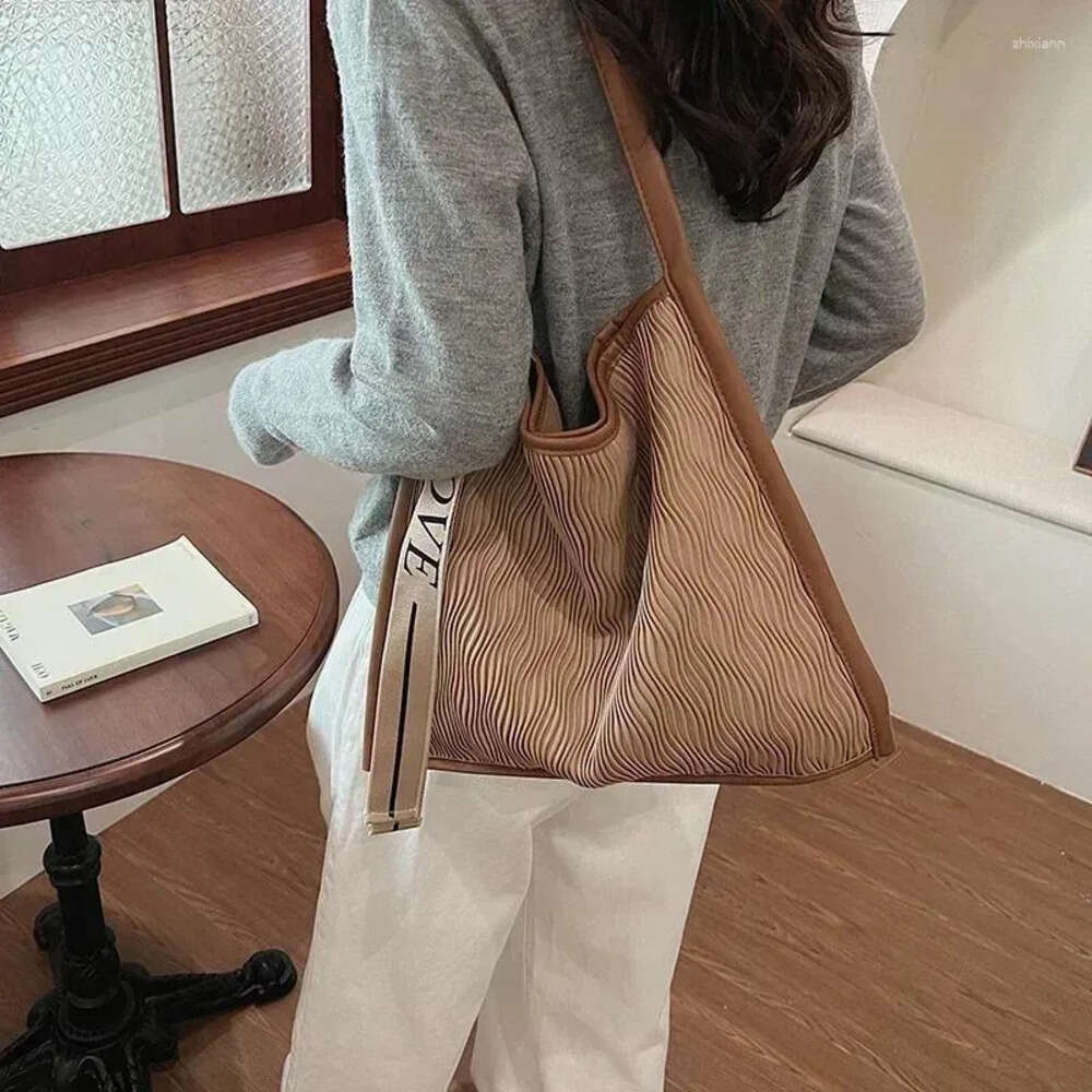 Totes Autumn And Winter Large Capacity Bag For Women 2024 Leisure Commuter Single Shoulder Underarm Soft Face Tote Bucket 6B85 2B07