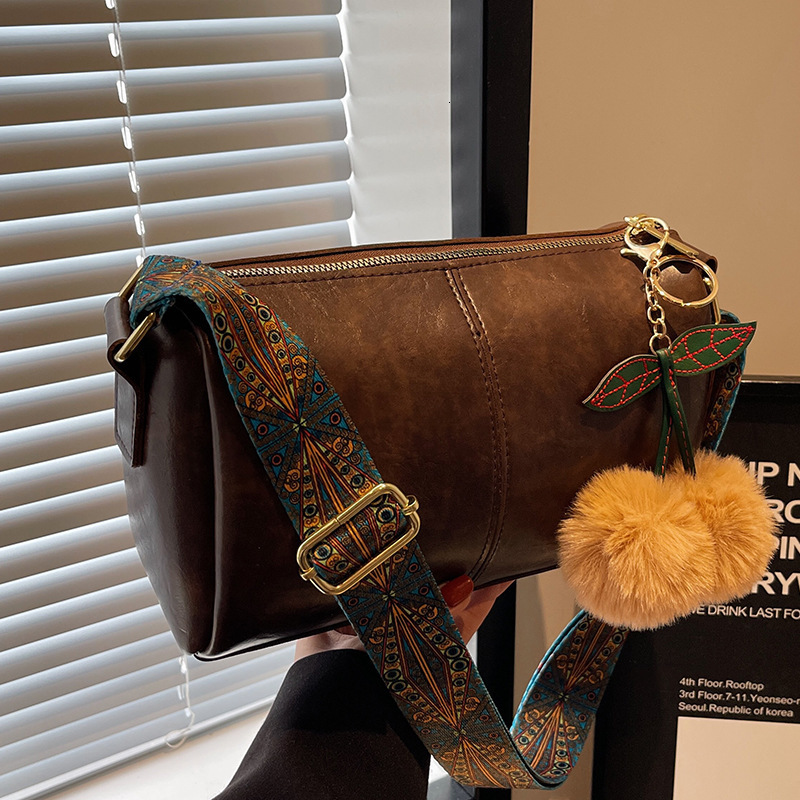 New high-capacity women's bag with PU texture soft leather shoulder bag, fashionable and simple solid color handbag, retro casual bucket bag