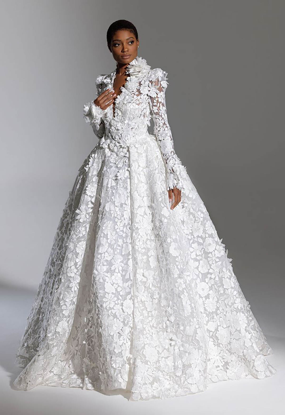 African Vintage Ball Gown Wedding Dresses Hand Made Flowers Lace Bridal Gowns V Neck Long Sleeve Custom Made Bride Dress
