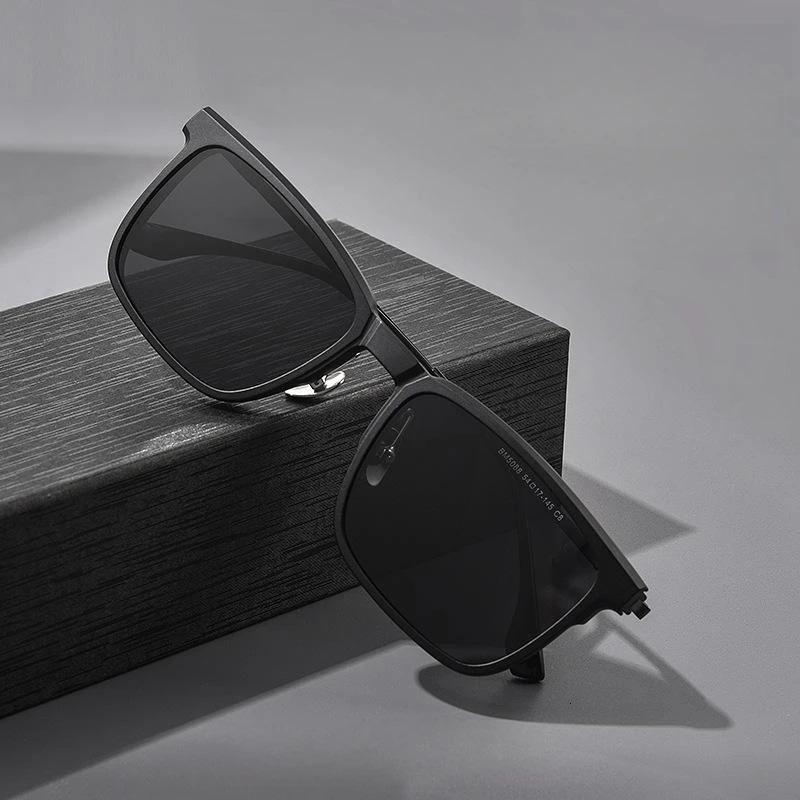 YIMARUILI Fashion Polarized Magnetic Clip On Glasses TR90 Pure Retro Square Optical Prescription Eyeglasses Frame Men 241105