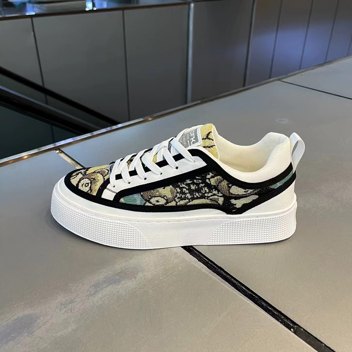 Thick soled for summer 2024, new breathable teddy bear printed canvas shoes, trend versatile men's casual shoes