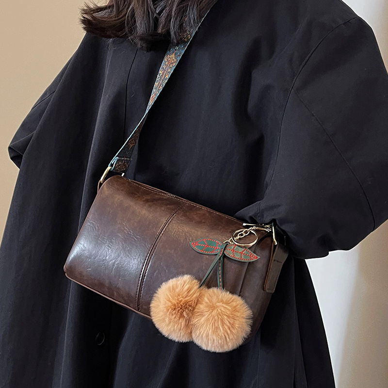 New high-capacity women's bag with PU texture soft leather shoulder bag, fashionable and simple solid color handbag, retro casual bucket bag