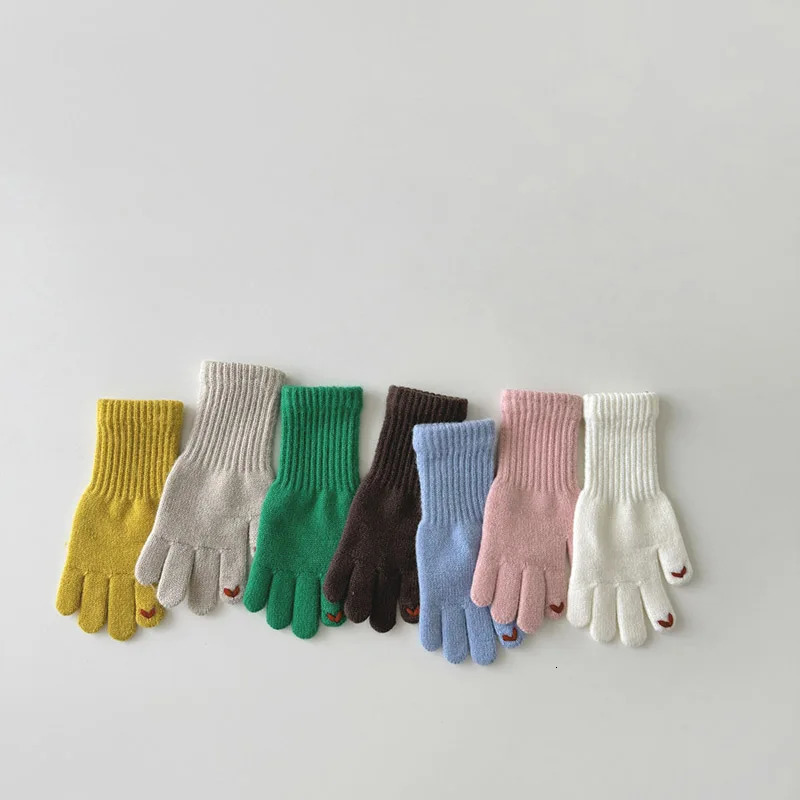 Love Heart Embroidered Childrens Gloves Autumn Winter 4-8 Year Old Boys and Girls Warm Five Finger Gloves Student Children Touchscreen Gloves 241106