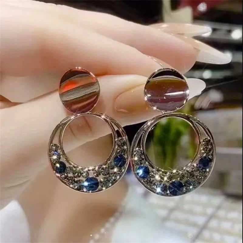 Fashion Trend Geely Rhinestone Round Hollow Pendant Stud Earrings Suitable for Wenxin Unique Design Personalized Girl Jewelry X241106