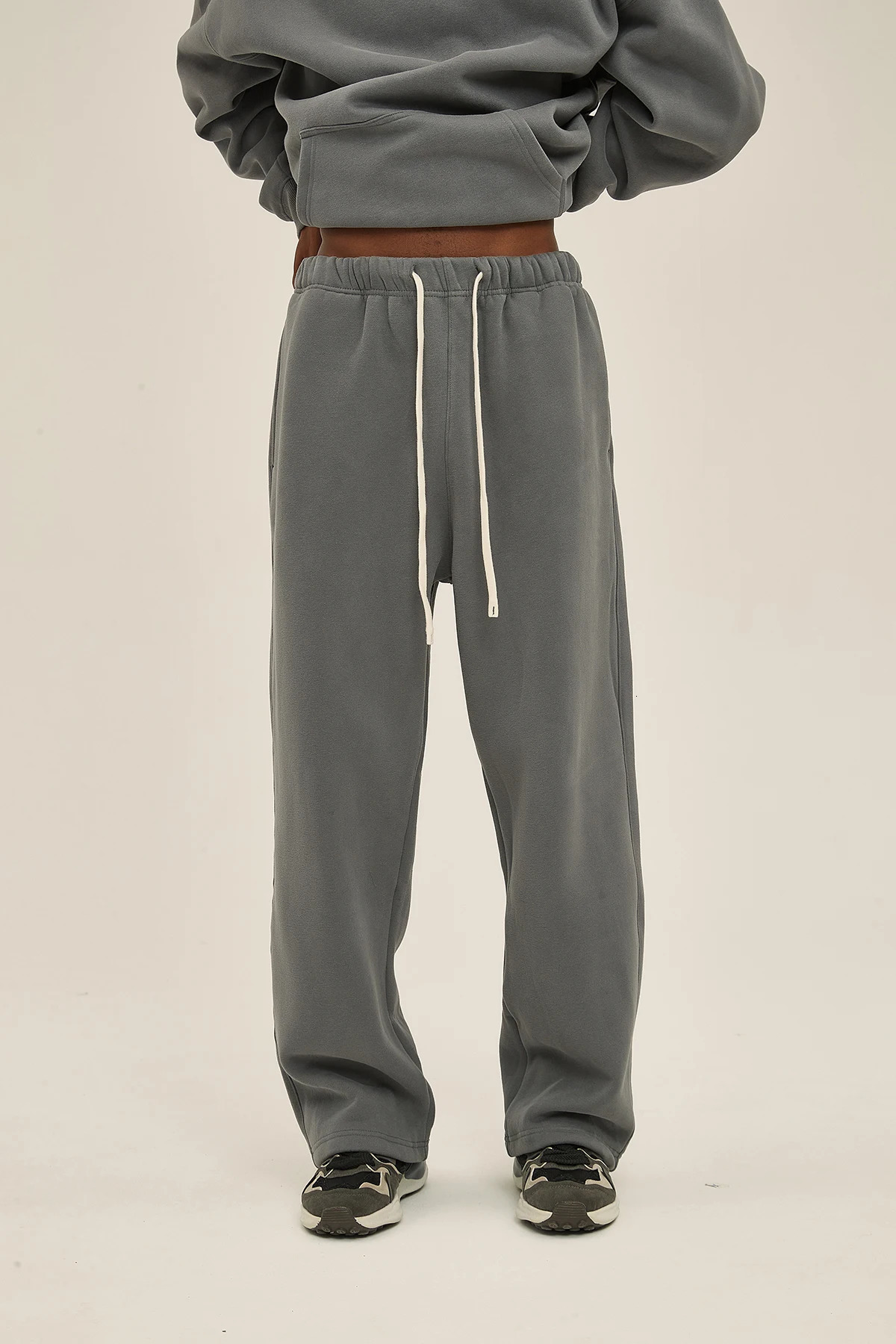 Straightlined Cashmere solid color sweatpants 241104