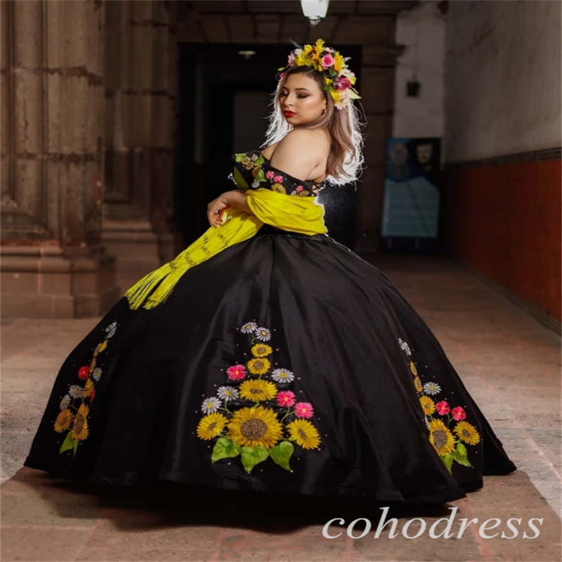 Black Mexican Quinceanera Dresses With Sunflowers Embroidery Luxury Beaded Vestidos De 15 Xv Anos Cosplay Vestio De Novias Off Shoulders Plus Size Swe