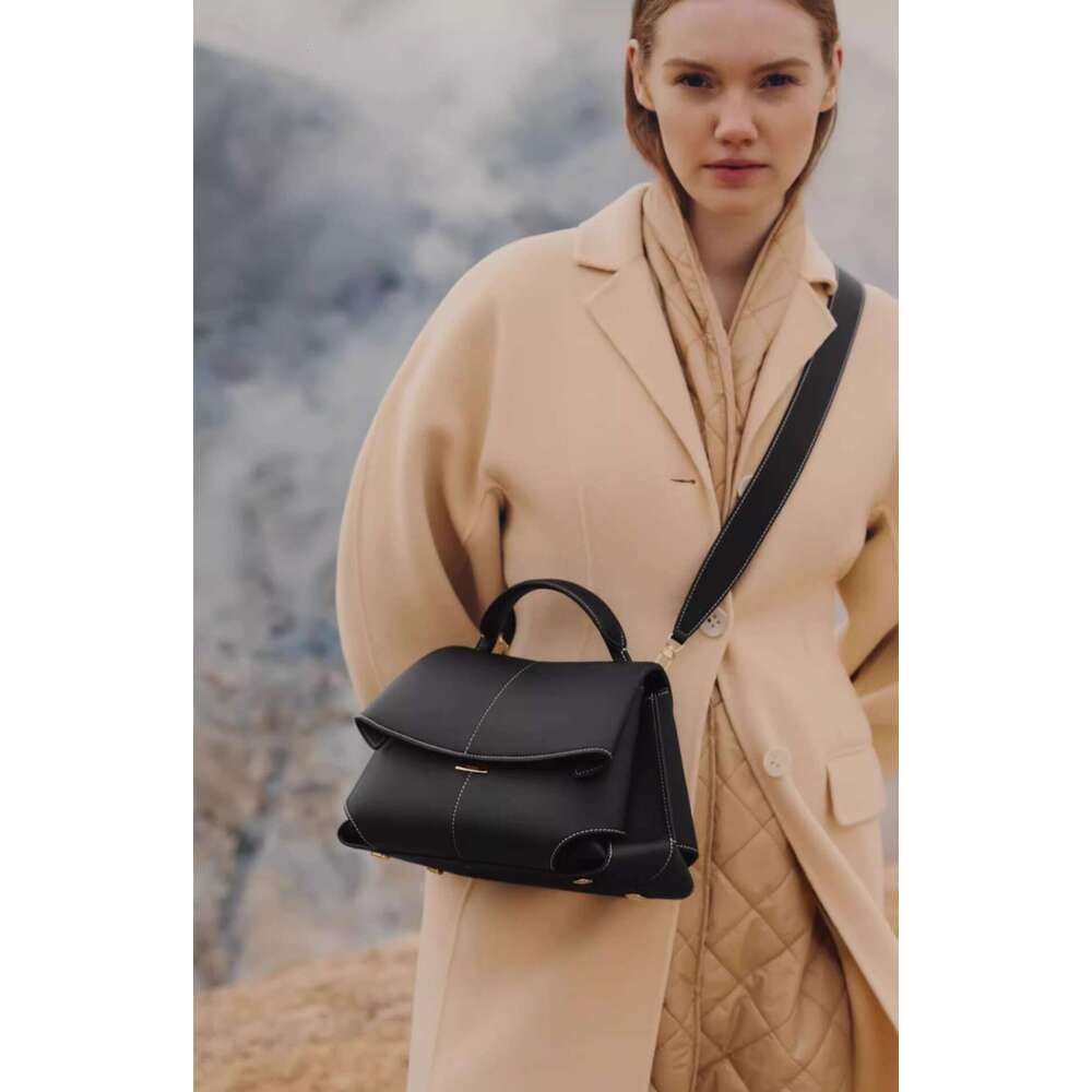 2024 New Cowhide Handbag, Fashionable Pleated Leather Shoulder Bag, French Casual High-Sensitivity Crossbody Bag