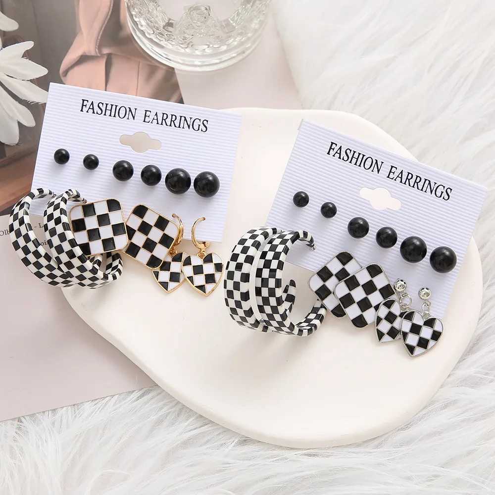 Fashionable Black Pendant Earring Set Suitable for Warm Chessboard Ladies Taiji Warm Earrings 2023 Fashion Jewelry Gift X241106