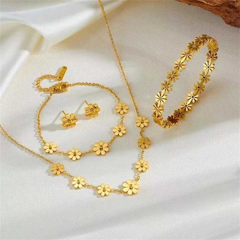 Ganemly 316L stainless steel chrysanthemum necklace earrings bracelet used for fashionable waterproof jewelry 4 sets of womens gifts X241106