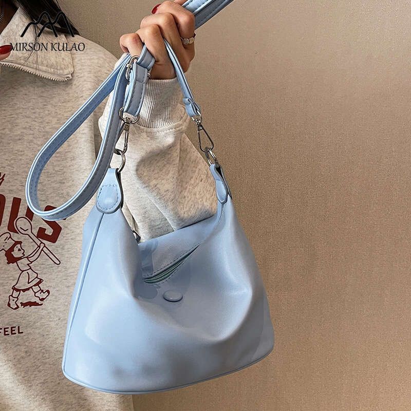 Fashion Single Shoulder 2024 New Autumn And Winter Niche Commuting Simple Crossbody Bag Designer Style