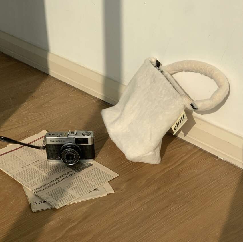Malaysian Niche Beand Cream Couch Soft With High-Qualidicial Fiber Yaen And Wool Water Bucket Womens Bag