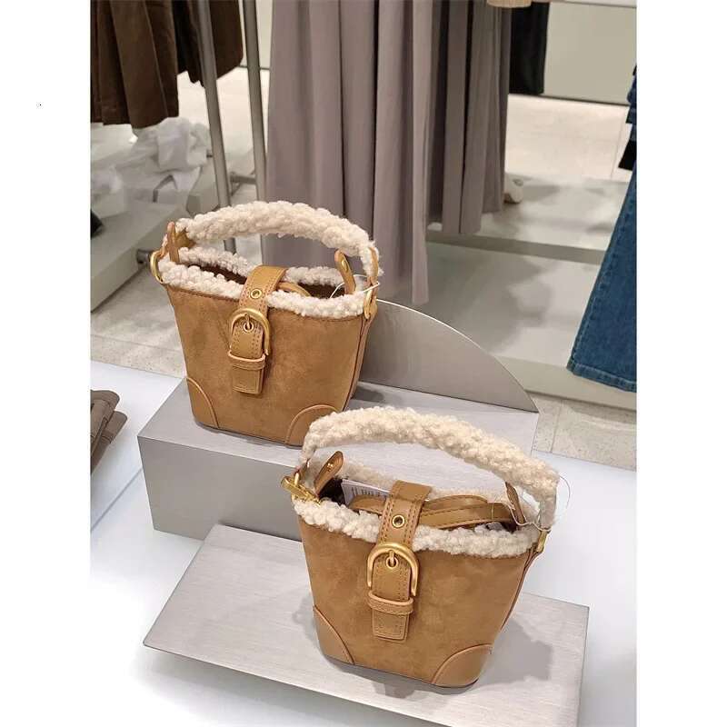 Designer Bag Autumn And Winter Single Shoulder Bag For Women's New Casual Retro Plush Bag Versatile, Say He Bag Plush Handheld Crossbody Bag