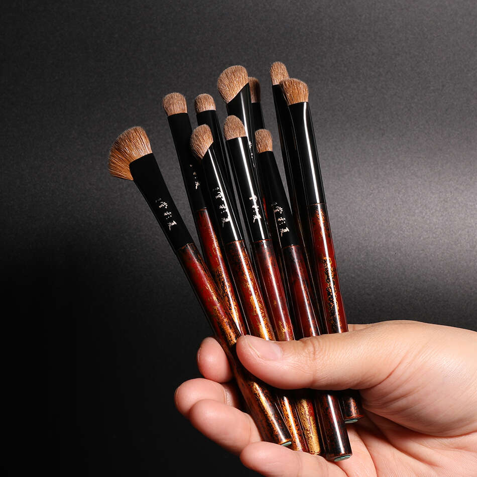 Professional Handmade Make Up Kit 10Pcs Eye Shadow Brush Soft Resilient Weasel Hair Raw Lacquer Handle Makeup Brushes Set