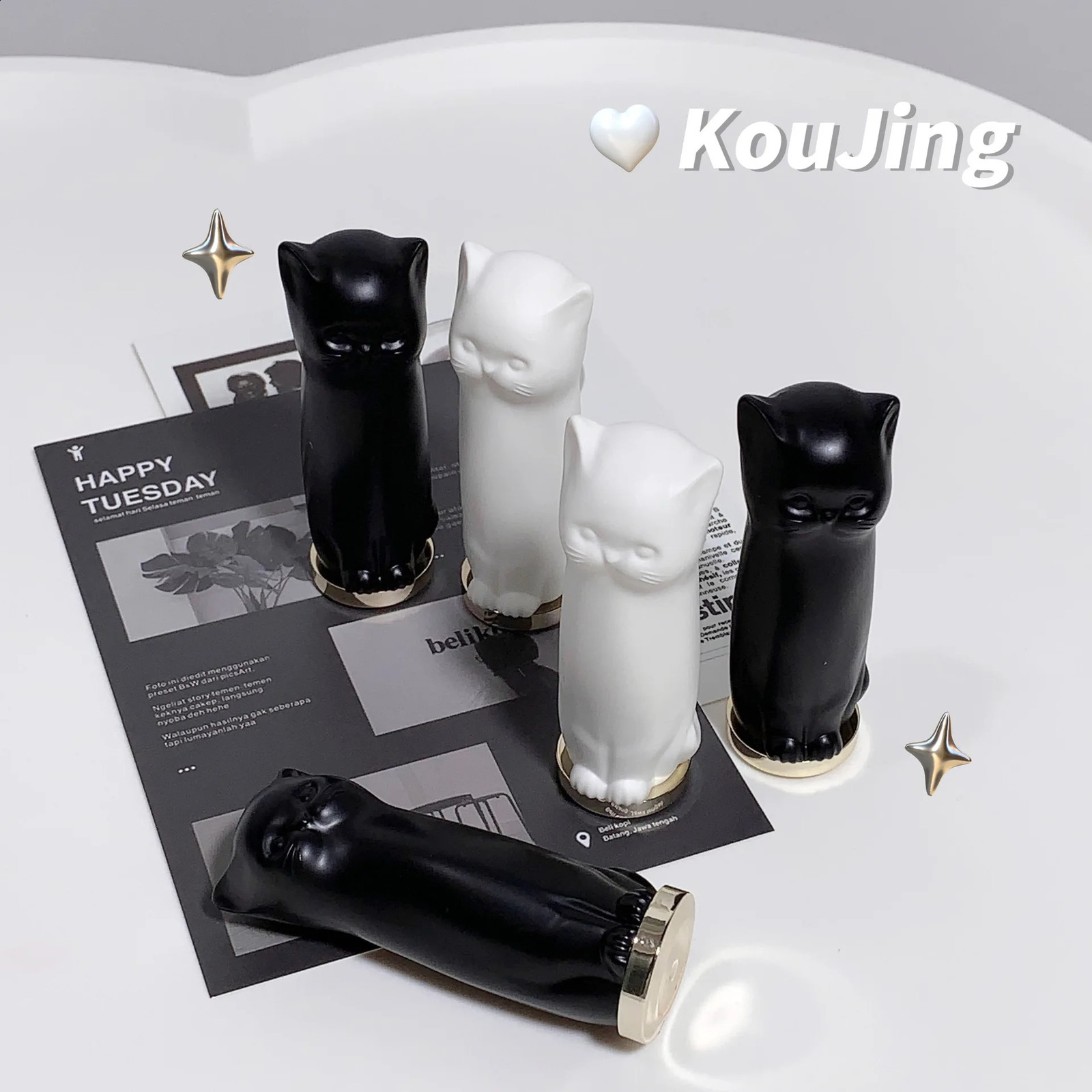 3 sets or 5sets Black and white cat Lipstick to prevent dryness dry skin fade lip lines moisturize students Skin care 250121