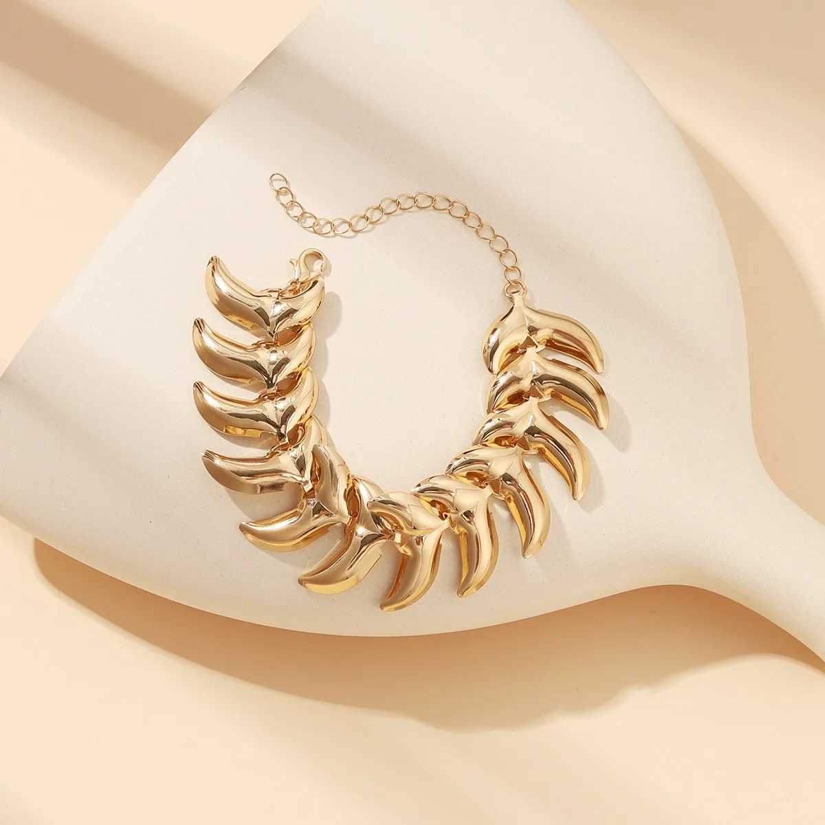 Fashion and Minimalist Jewelry Niche Design Metal Leaves Fashion and Paradigm Necklaces and Bracelets Cbination X241106
