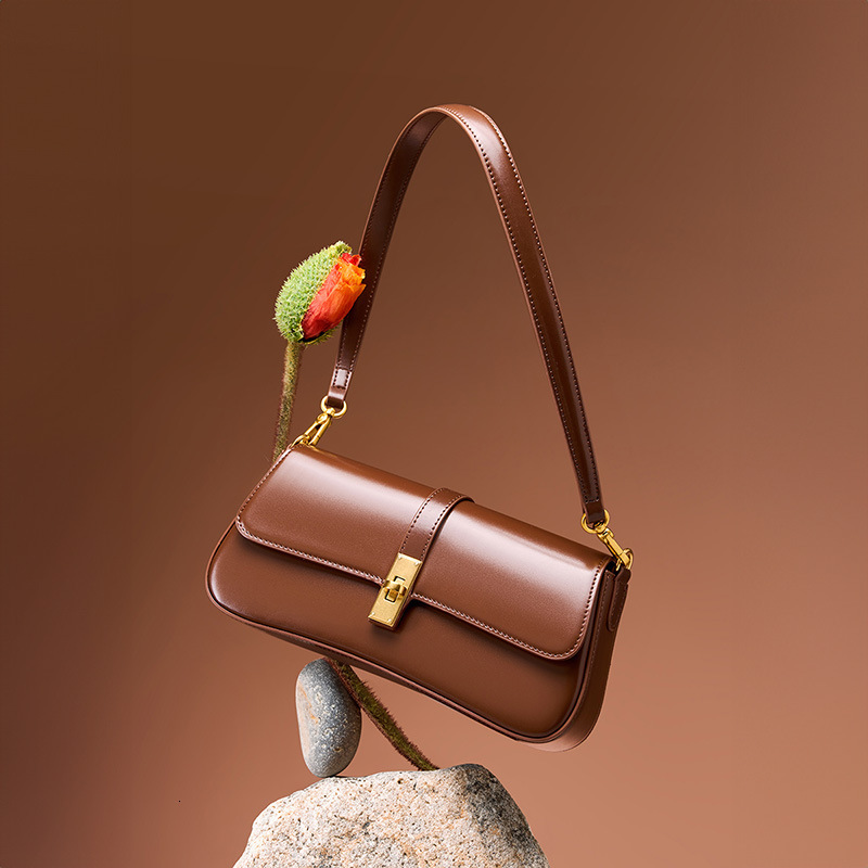 High Quality And Niche Cowhide Stick High-End Underarm Women's New Versatile Single Shoulder Crossbody Bag Knitting Style Patent Leather BagVoyag