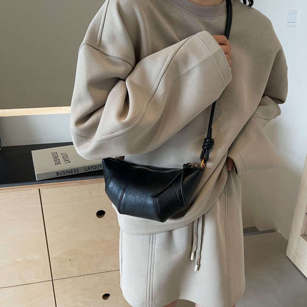 Designer Bag Summer Delicate Texture Small Bag Woman 2024 New Popular Silver Patchwork Dumpling Bag Messenger Croissant