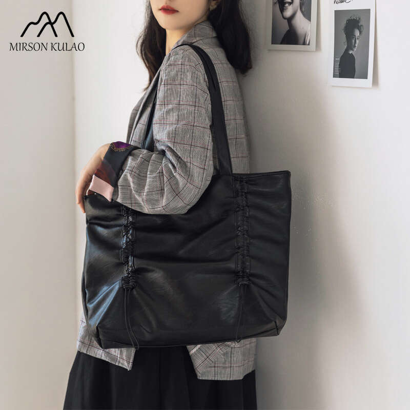 2024 New Fashion College Campus Handbag With Simple Autumn And Winter Folds Large Capacity Shoulder Bag