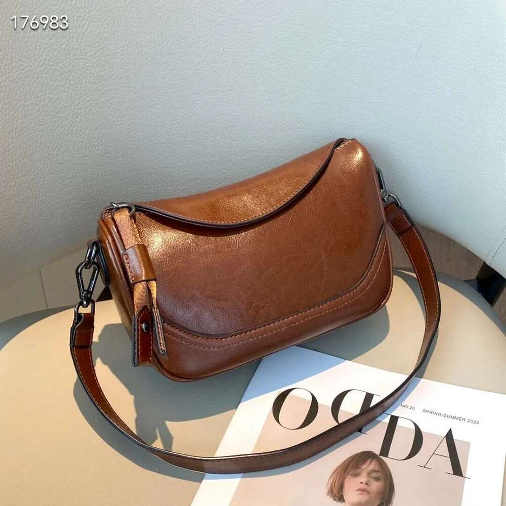 Designer Bag Oil Wax Cowhide Leather Women's Handbag Crossbody Casual Small Purse Commuting Lightweight Shoulder Bag Versatile Saddle Bag