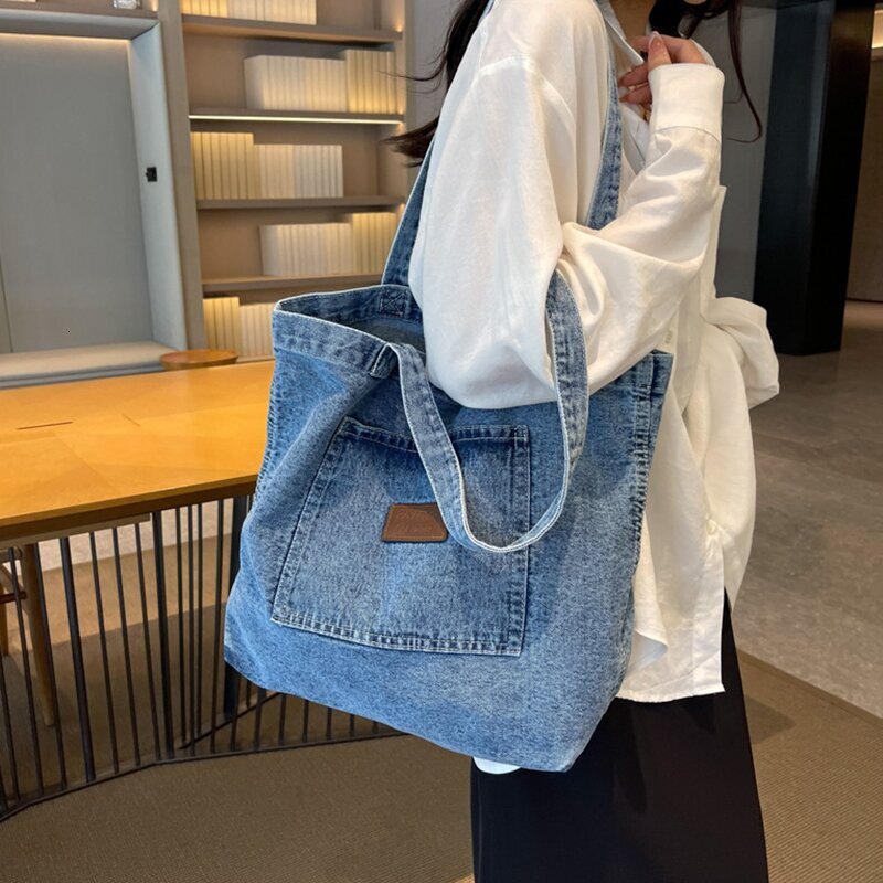 New designer denim canvas shoulder bag, new large capacity shopping, niche art handbag, casual handbag, trendy bag
