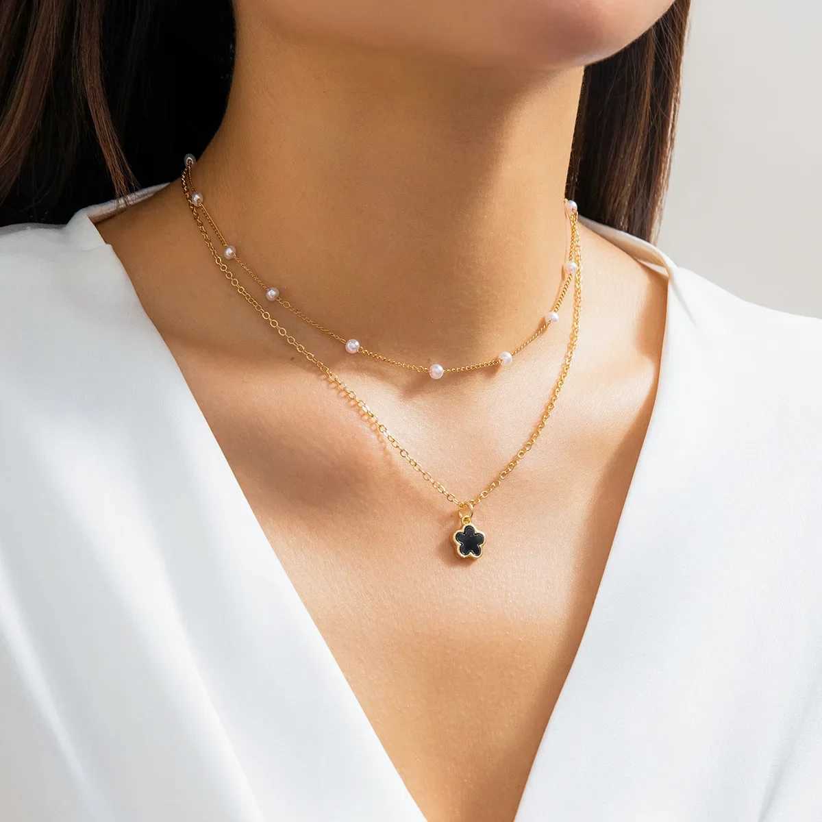 Fashionable simple exquisite warm colored five leaf petal pendant necklace used for imitating pearl bead necklaces and jewelry X241106