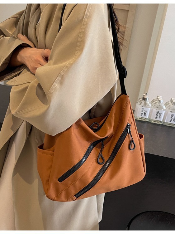 New Nylon Crossbody Versatile Shoulder Large Capacity Lightweight Underarm Bag Female Trend Designer Bags Handbags Women
