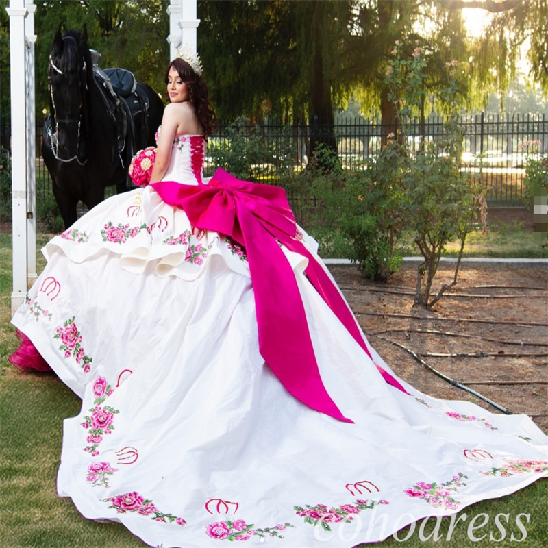 Gorgeous White Charro Quinceanera Dresses Debutante Sweetheart Hot Pink Embroidery Bow Mexican Vestidos De 15 Xv Anos Corset Vestio De Novia Sweet 16 