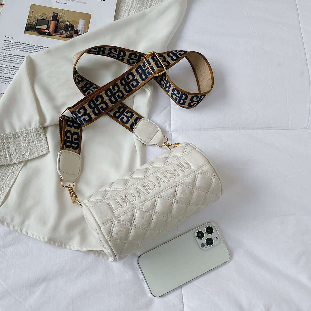 Designer Bag A Lady Fashion Trend Cross-Body Bag, Diamond Wide Shoulder Strap Design, Suitable For Daily Use