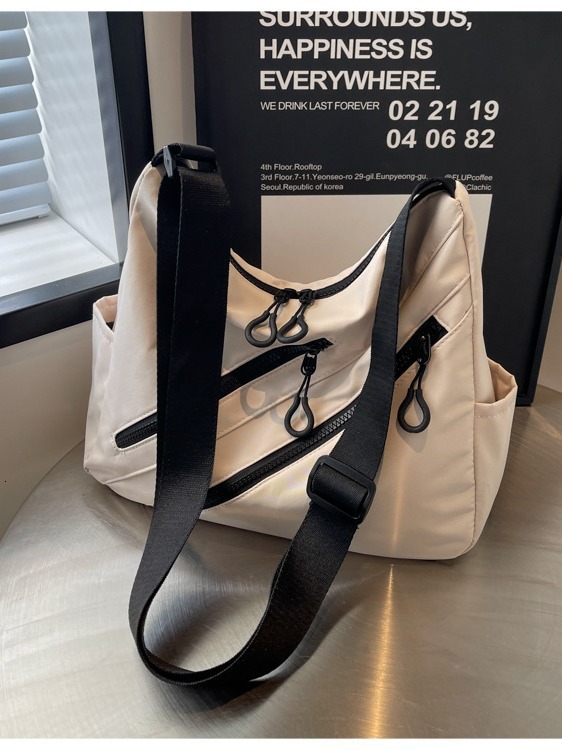 New Nylon Crossbody Versatile Shoulder Large Capacity Lightweight Underarm Bag Female Trend Designer Bags Handbags Women