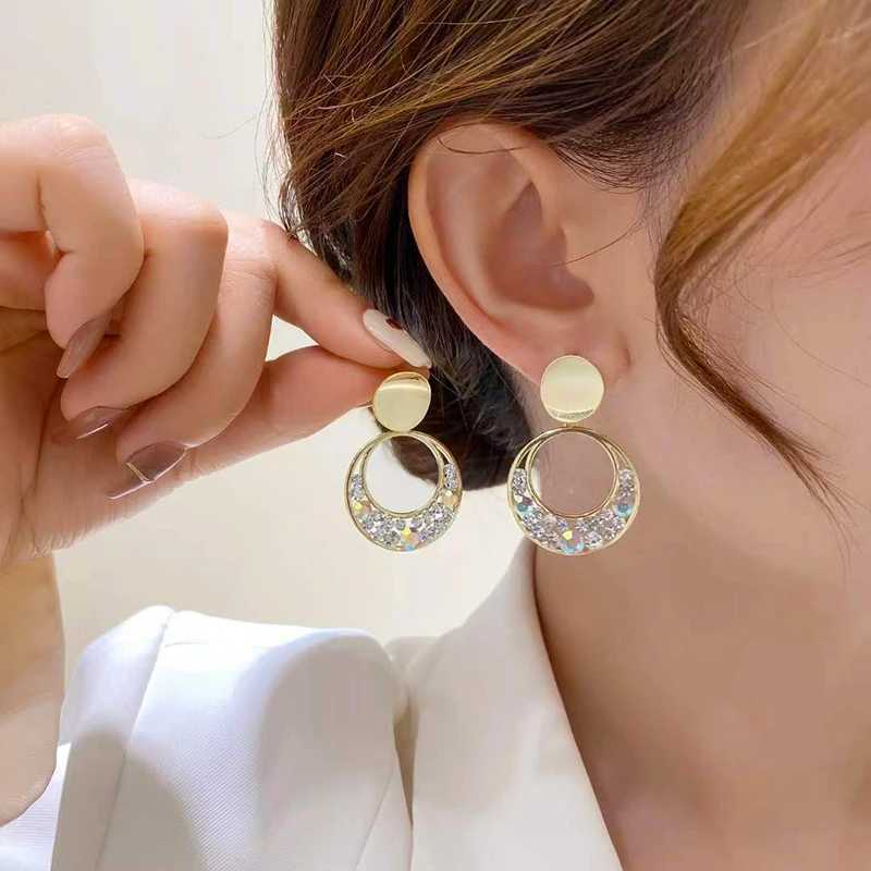 Fashion Trend Geely Rhinestone Round Hollow Pendant Stud Earrings Suitable for Wenxin Unique Design Personalized Girl Jewelry X241106