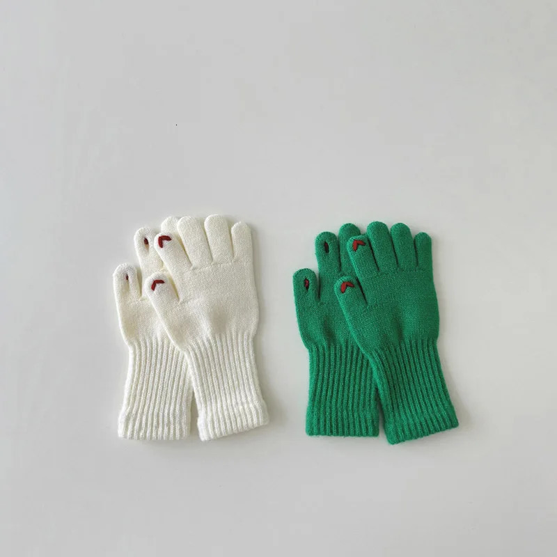 Love Heart Embroidered Childrens Gloves Autumn Winter 4-8 Year Old Boys and Girls Warm Five Finger Gloves Student Children Touchscreen Gloves 241106