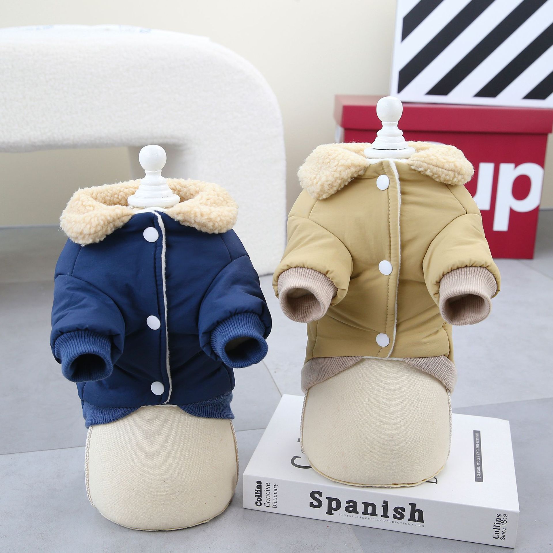 Trendy Design Winter Dog Coat Warm Fleece Dog Down Jacket with Traction Hook Dog Walking Clothes