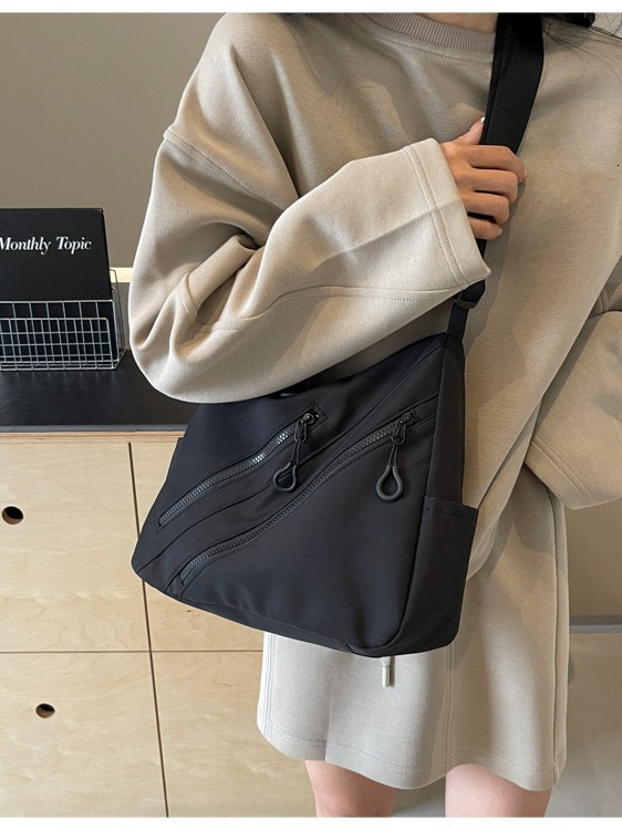 New Nylon Crossbody Versatile Shoulder Large Capacity Lightweight Underarm Bag Female Trend Designer Bags Handbags Women