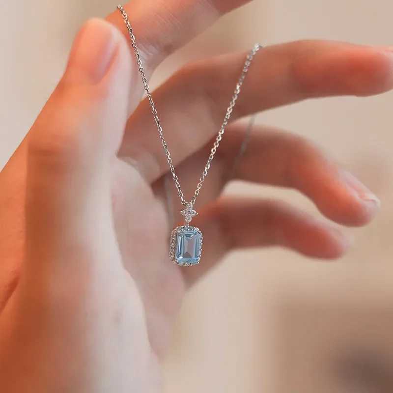 Exquisite Blue Square Crystal Pendant Necklace per Bottle Used for Fashion Daily Accessories Party Jewelry Birthday Gifts X241106
