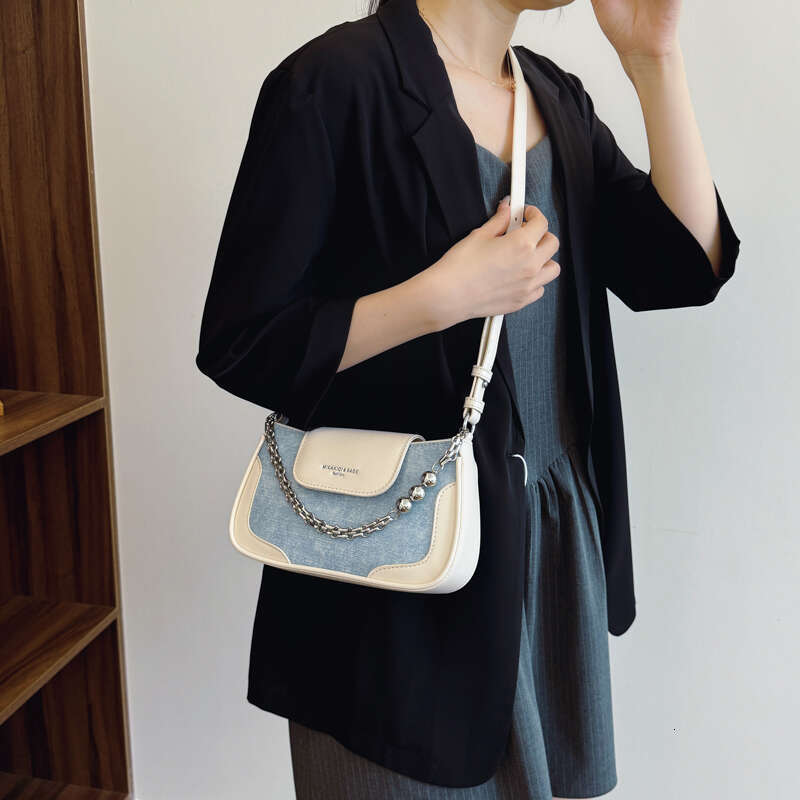 Designer Bag This Year's Popular Bags, 2024 Summer New Single-Shoulder Underarm Bag, Simple Commuter Crossbody Bag Small Square
