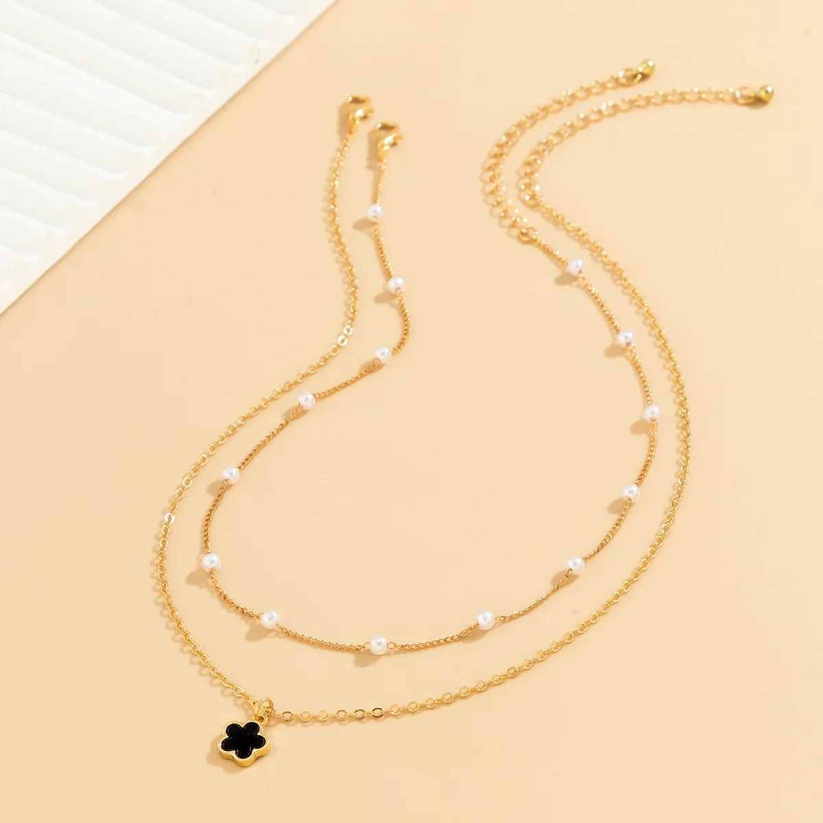 Fashionable simple exquisite warm colored five leaf petal pendant necklace used for imitating pearl bead necklaces and jewelry X241106