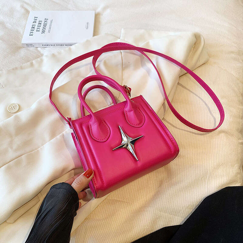 This year's trendy women's commuting leisure handbag 2023 autumn simple and stylish single shoulder crossbody small square bag