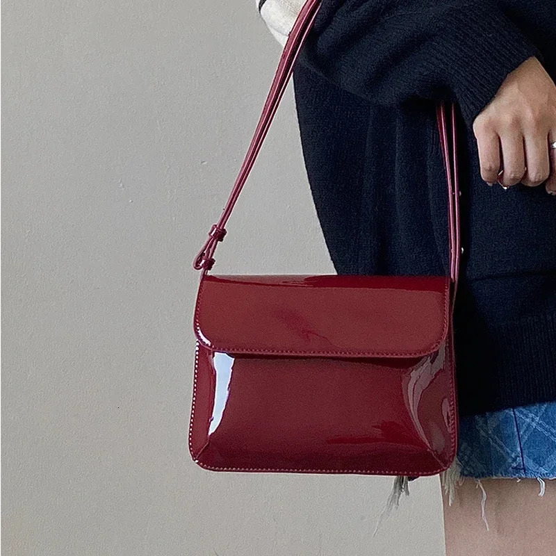 Retro patent leather shoulder bag womens flip cross shaped bag solid color bottom bag red cross shaped bag womens handbag 241107