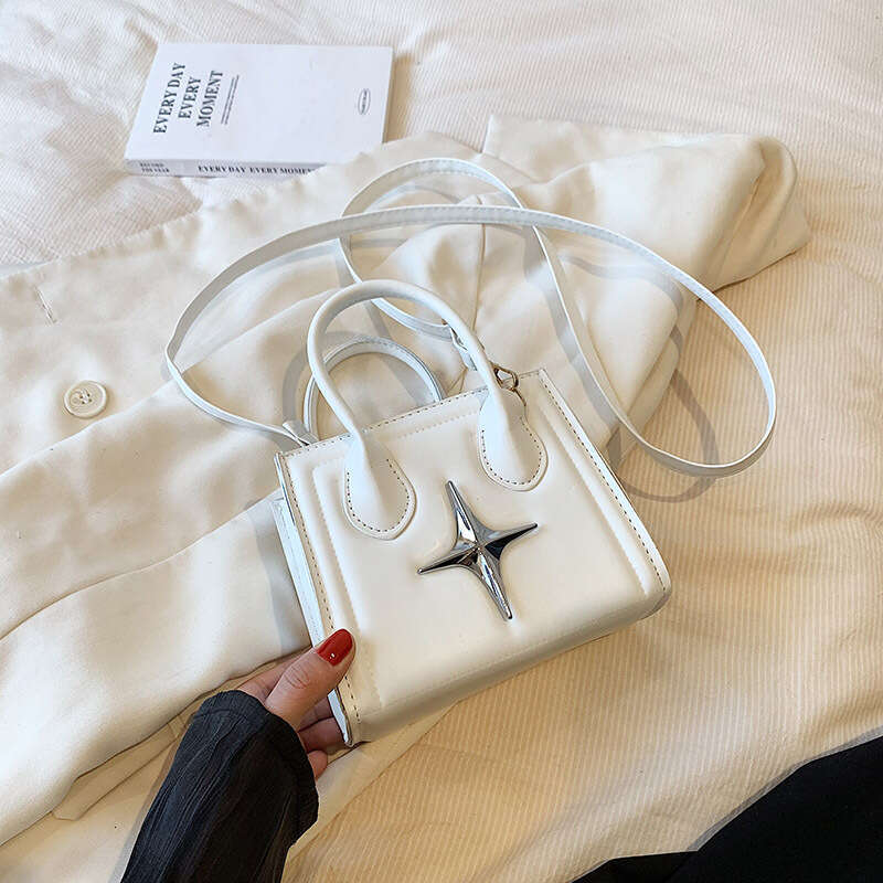 This year's trendy women's commuting leisure handbag 2023 autumn simple and stylish single shoulder crossbody small square bag