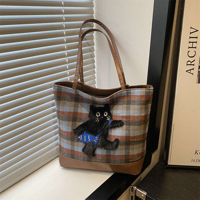 Commuter 2024 New Trendy Western Leisure Korean Edition Large Capacity Underarm Women's Fashion Niche Tote Bag