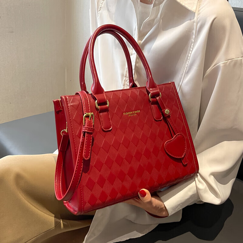 AIOSC New Female Bridal Bag Large Capacity Red Envelope Wedding Use Synthetic leather Zipper Style Sleek design BagVoyage