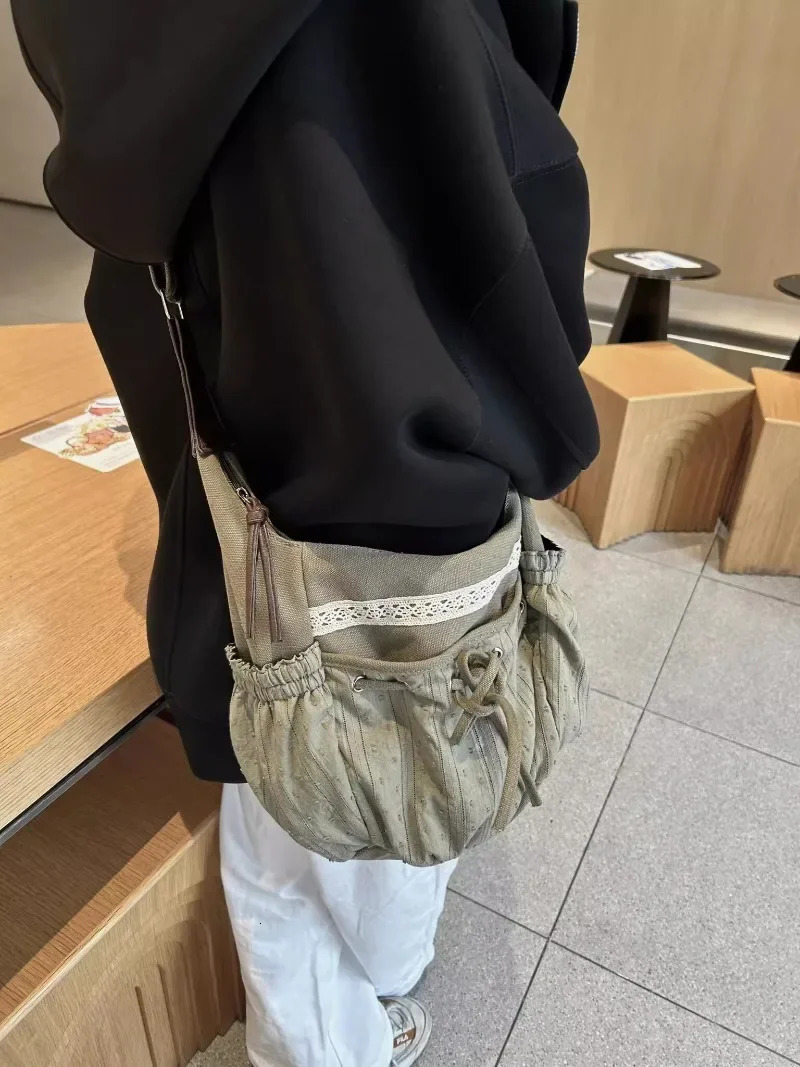 MBTI retro womens cross body bag Korean style fashionable canvas handbag Versatile casual large capacity shoulder bag 241107