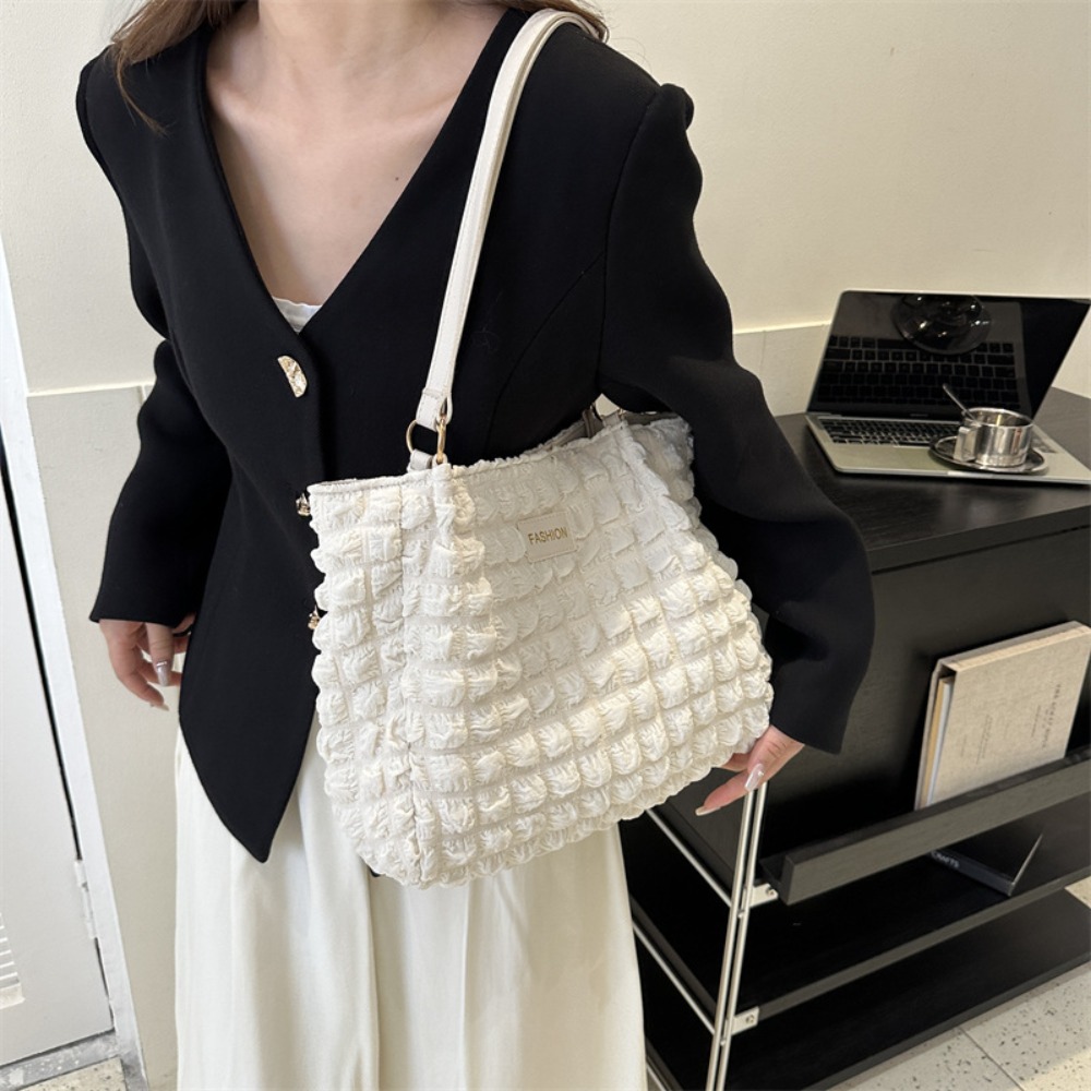 Trendy Plaid Quilted Shoulder Bag Pleated Bubbles Totes Bag Underarm Bag Large Capacity Commuting Bag Handbag