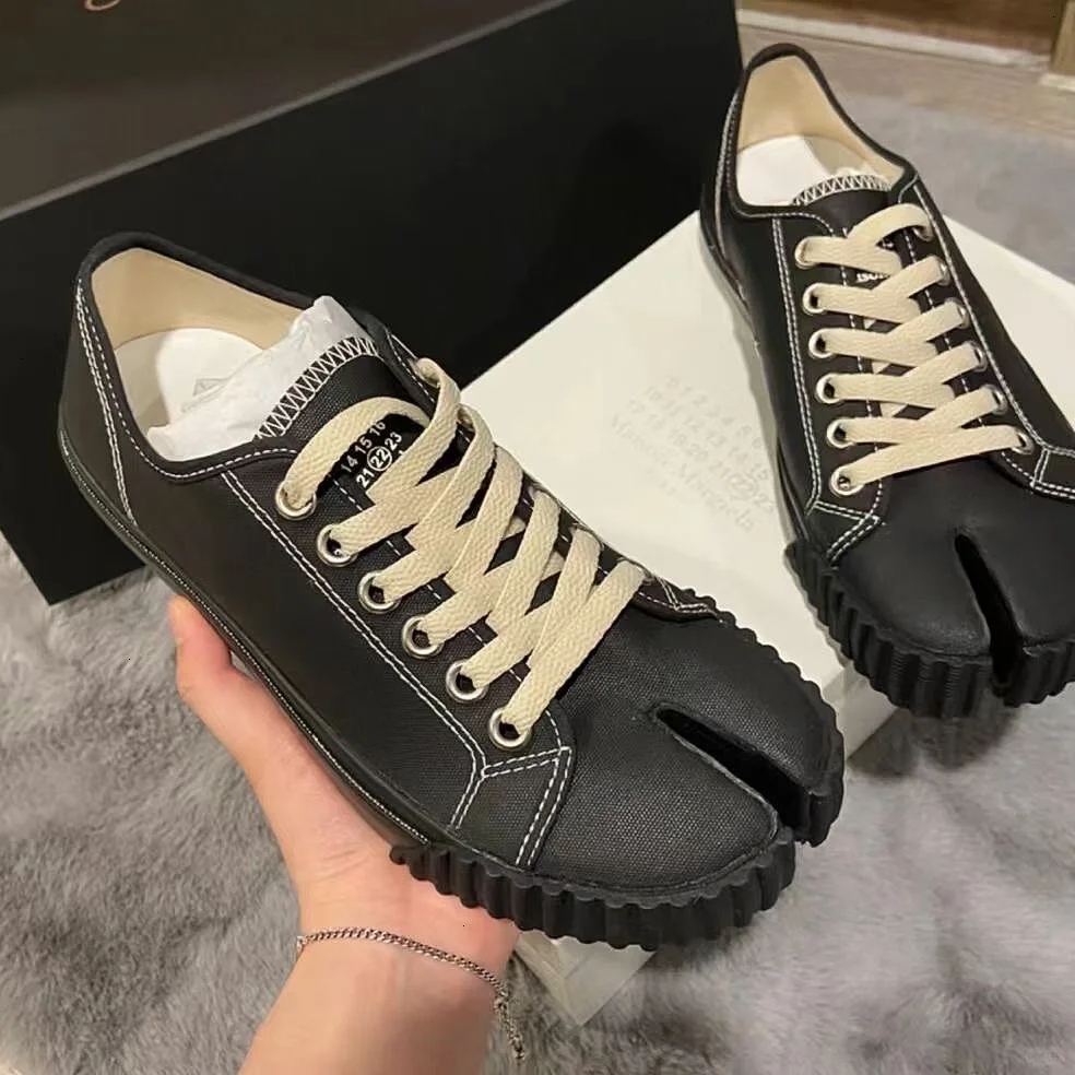 Balck white maison margiella tabi shoe Designer Shoes Womens men mm6 sneaker track Luxury Dress Casual Shoe Loafer Sport trainer canvas Hike Running walk Tennis shoe