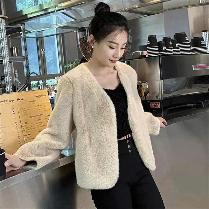 Autumn/Winter Rabbit Hair Fur Coat Womens Mink Coat Short Pattern Mesh Eye Red Plush Coat Quilted 241107