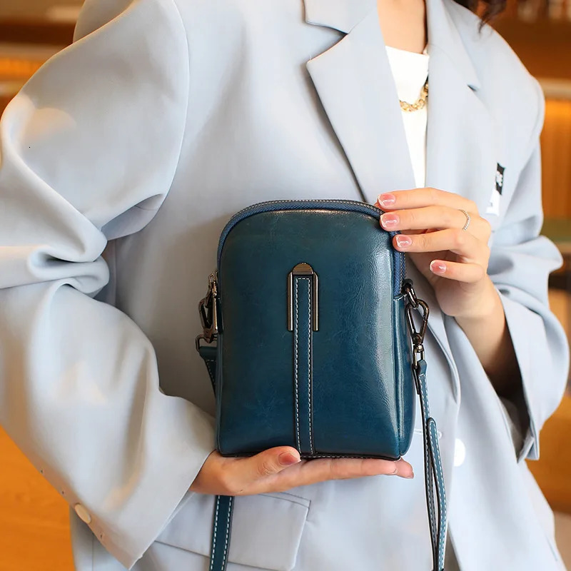 Summer mobile phone bag for women oil wax cowhide leather cross body bag fashionable and casual shoulder bag womens small shell wallet 241107