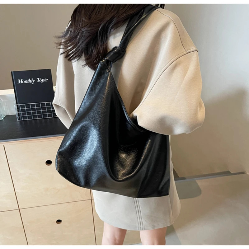 Wine Red Soft PU Womens Handbag Large Capacity Casual Shoulder Bag French Style Retro Underwear Bag 241107