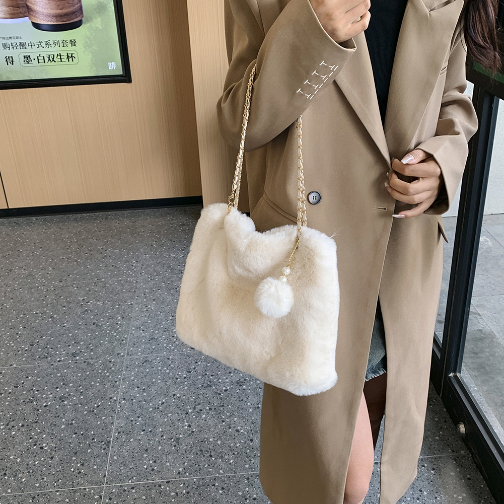 Women Fluffy Crosssbody Bag Soft Plush Satchel Bag Faux Fur with Pendant Large Capacity Female Fashion Travel Bag