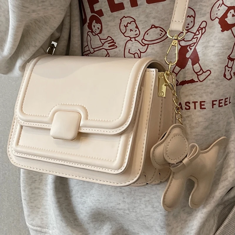 Female Flap Shoulder Bag Beige Pu Leather Elegant Women´s Wallets Crossbody Bags Aesthetic Kawaii Puppy Pendant Ladies Handbags